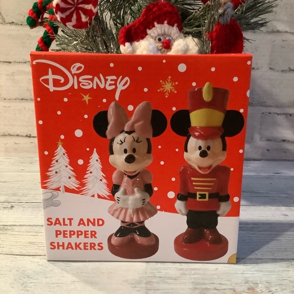 ZRIKE BRANDS Mickey And Minnie Nutcrackers Salt And Peppers Shakers - Picture 3 of 3